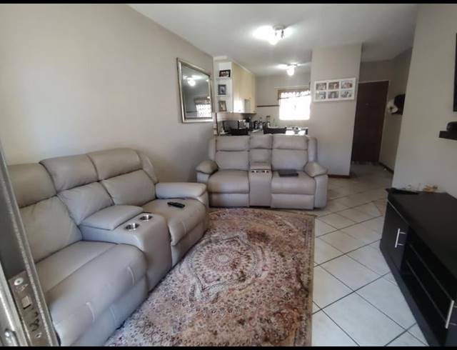2 BEDROOM PROPERTY TO RENT IN MONAVONI